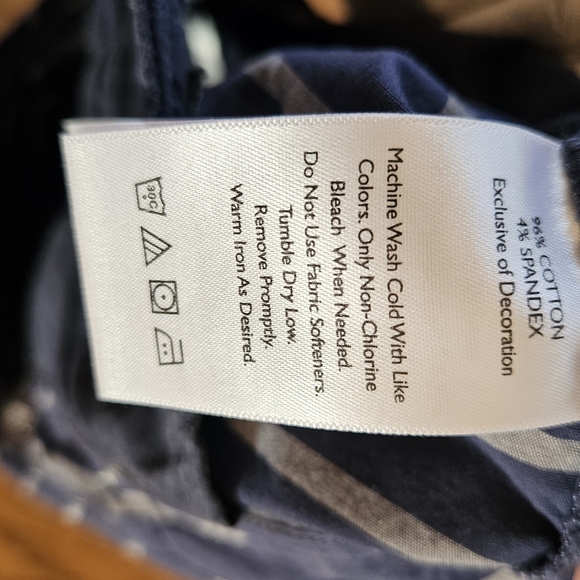 Eddie Bauer Size 10 Blue Striped Women's Shorts - Picture 5 of 7